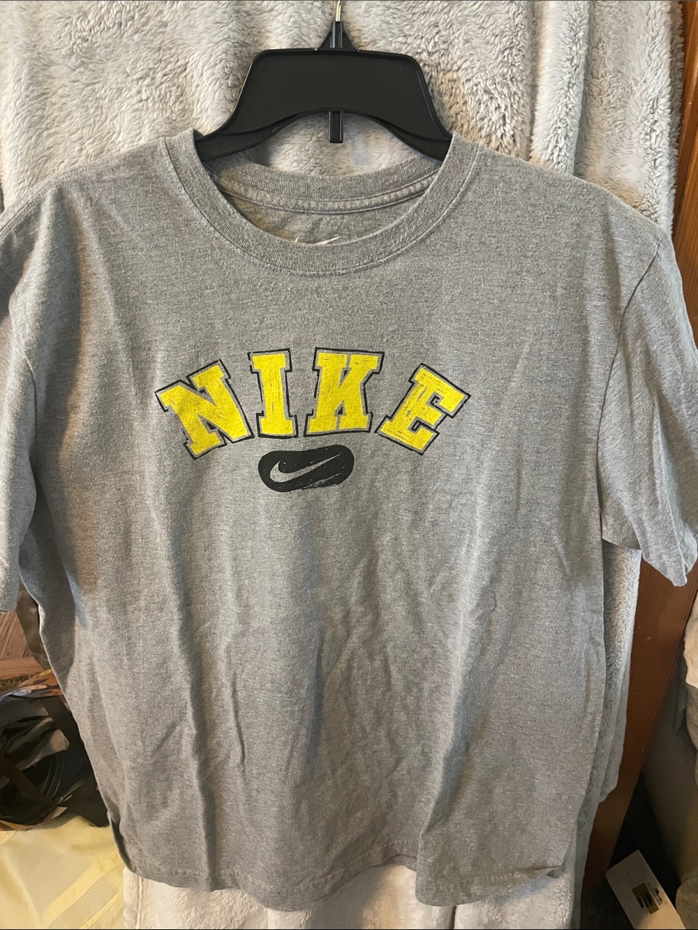 Nike Gray T-Shirt with Yellow Graphic